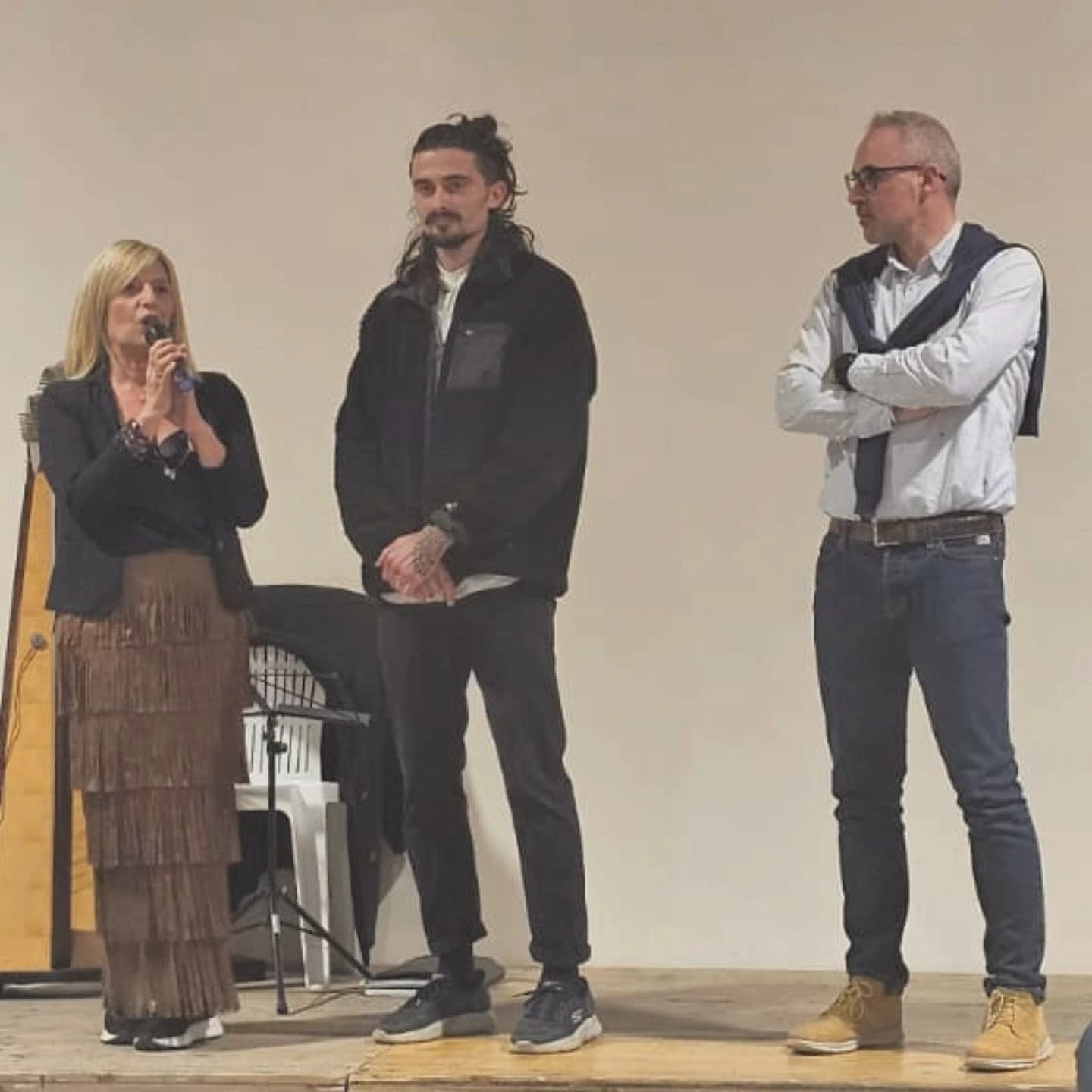 Giacomo sul palco insieme ad altri relatori